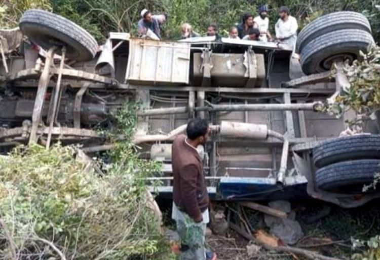 Pakistanda avtobus qəzasında 10 nəfər ölüb, 15 nəfər yaralanıb