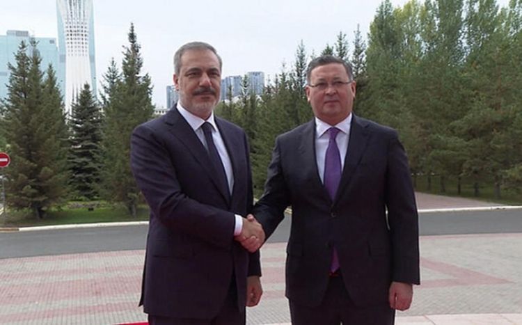 Hakan Fidan Antalyada Qazaxıstan XİN başçısı ilə görüşüb