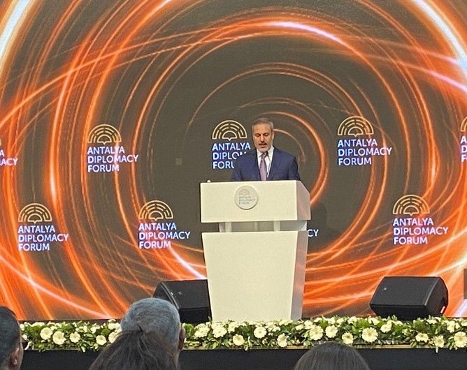 Hakan Fidan Sergey Lavrovla Qafqazdakı sülh prosesini müzakirə edib