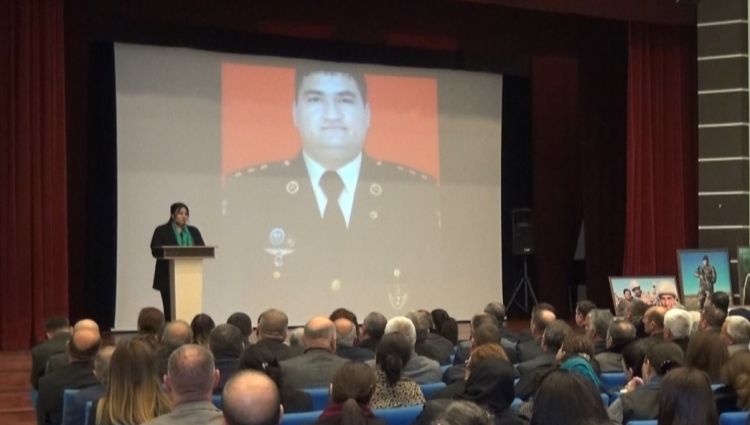 Şəhid baş leytenant Allahyar Telmanlıya həsr olunmuş “Döyüş yolu” kitabının təqdimatı keçirilib<font color=red> - VİDEO</font>