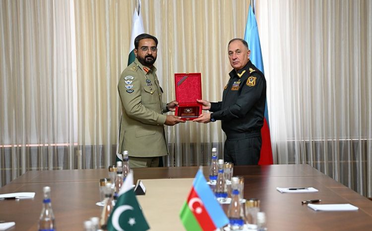 Azərbaycanla Pakistan arasında hərbi əməkdaşlıq məsələləri müzakirə olunub