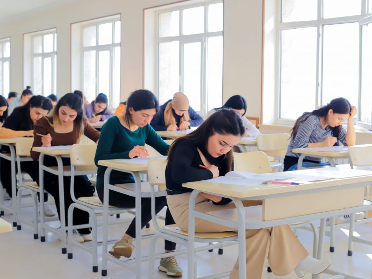 Naxçıvanda təhsil müəssisələrində vakant laborant vəzifələri üçün müsabiqə keçirilib<font color=red> - FOTOLAR</font>