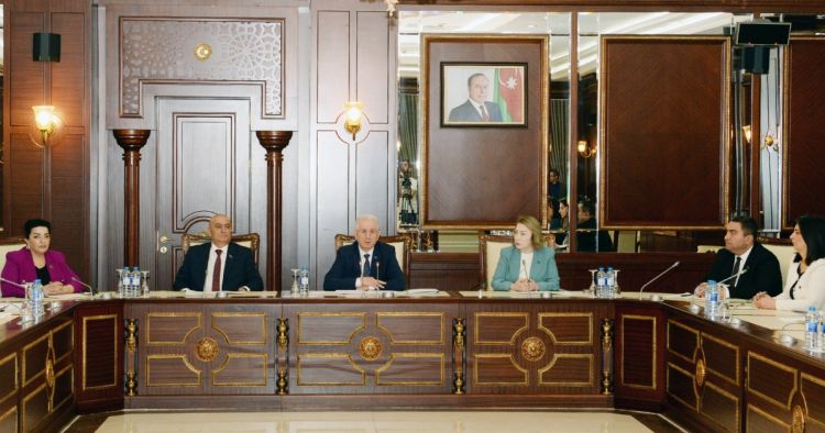 Komitə sədri: 2026-cı ildən etibarən müəllimlərin minimum əməkhaqqı təqribən 1000 manatdan yuxarı olacaq