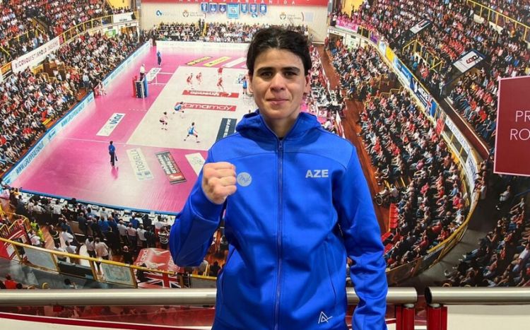 Azərbaycan boksçusu vyetnamlı rəqibini məğlub edib