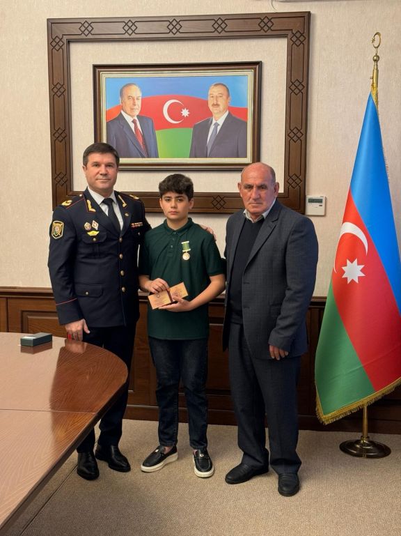 Polis serjantı Vüsal Quliyevin “İgidliyə görə” medalı ailəsinə təqdim olunub<font color=red> - FOTOLAR</font>