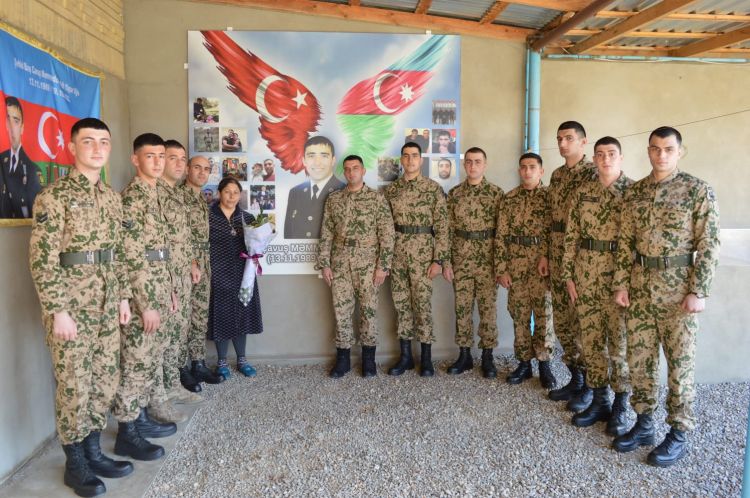 Daxili Qoşunların Naxçıvandakı hərbi birləşməsinin kollektivi bir qrup şəhid ailələsini ziyarət edib<font color=red> - FOTOLAR</font>