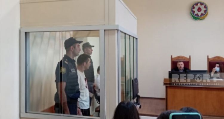 Ailəsinin beş üzvünü qətlə yetirməkdə təqsirləndirilən Əhməd Əhmədovun məhkəməsi keçirilib