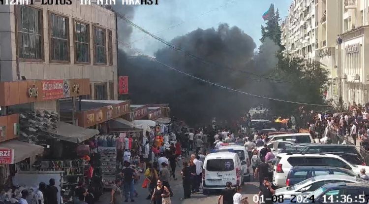 Qara Qarayev prospektində ticarət mərkəzində yanğın baş verib, yolun hər iki istiqamətində sıxlıq yaranıb