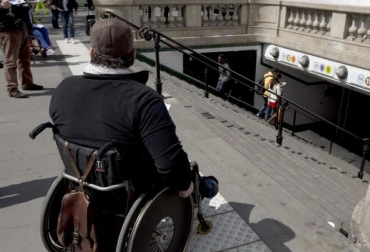 Paralimpiyaçılar Parisdə ictimai nəqliyyata əlçatanlıq problemi ilə üzləşirlər