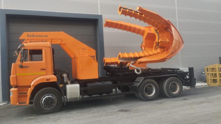 Naxçıvanda ağacların təbii şəraitdən ayrılmadan köçürülməsi üçün texnika alınıb