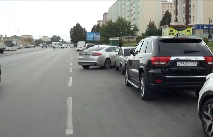 Avtomobil  sayı çox, parklanma isə az<font color=red> - VİDEO</font>