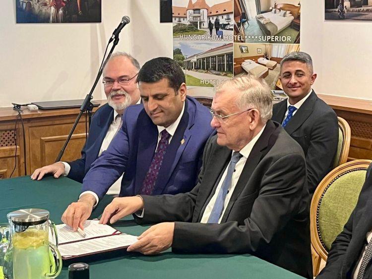 Naxçıvan Dövlət Universiteti ilə Con fon Neyman Universiteti arasında ikili diplom müqaviləsi imzalanıb<font color=red> - FOTOLAR</font>