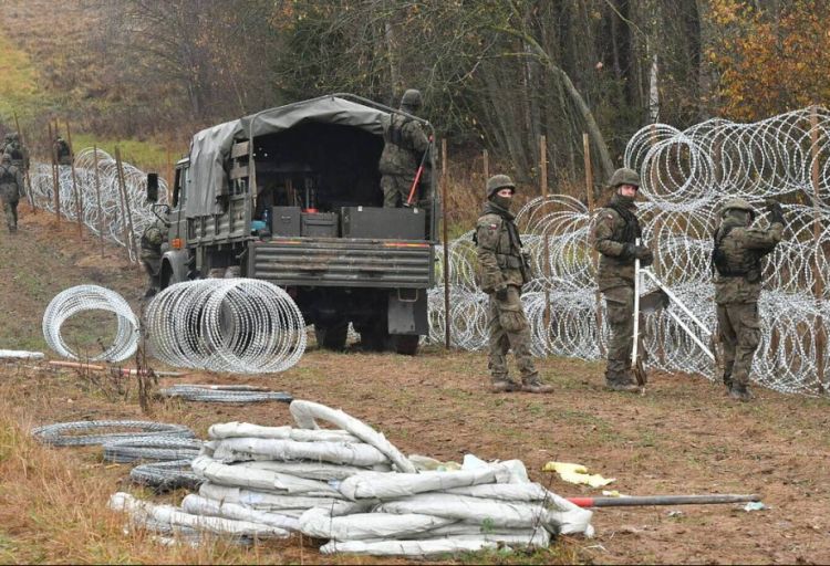 Polşa Rusiya ilə sərhəddə istehkamlar tikməyə başlayıb