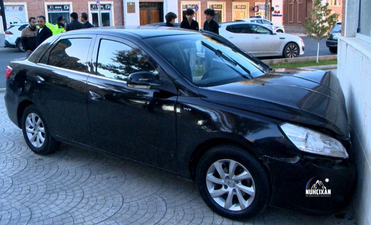 Naxçıvanda avtomobil piyadanı vurub<font color=red> - FOTOLAR</font>