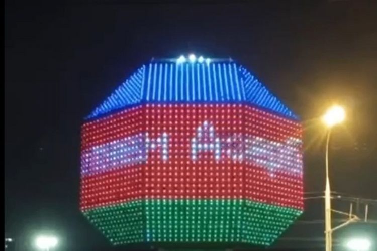 Zəfər Günü münasibətilə Minskin Milli Kitabxana binasında xüsusi işıq proyeksiyası nümayiş etdirilib