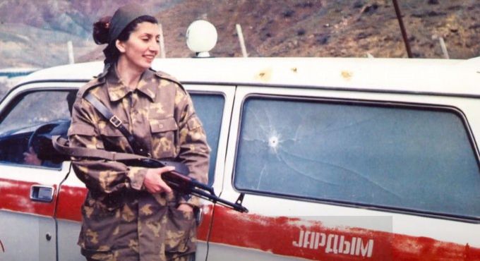 Zərif və zəif olmayan xanım Qəhrəman …