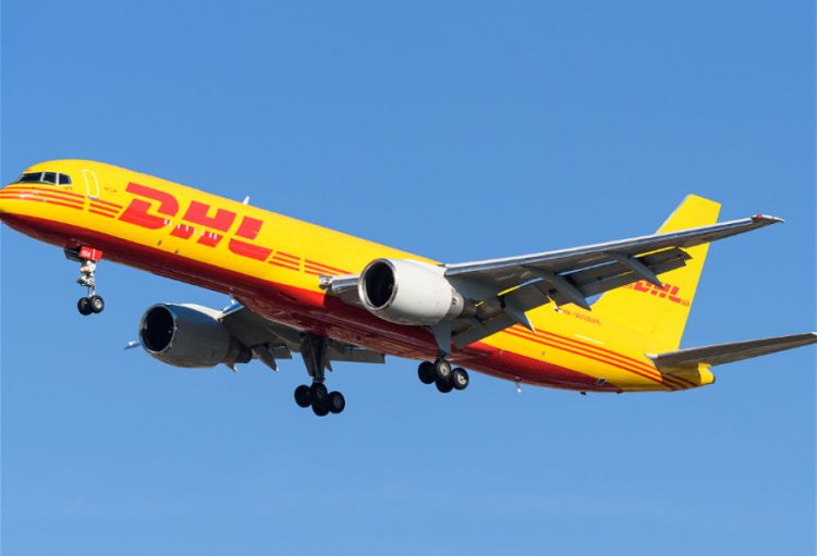 Vilnüsdə yük təyyarəsi yaşayış binasının üzərinə düşüb