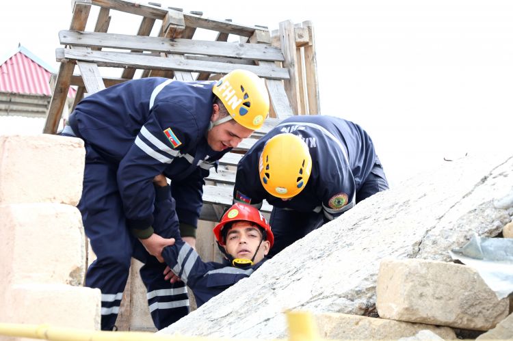 Naxçıvanda fövqəladə hallara dair taktiki-xüsusi təlim keçirilib<font color=red> - FOTOLAR</font>