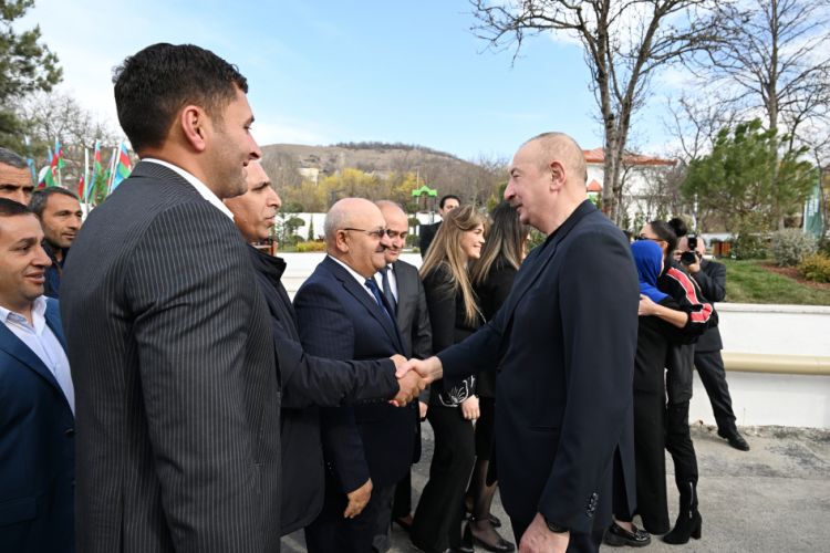 Prezident İlham Əliyev və birinci xanım Mehriban Əliyeva Ağdərənin Həsənriz kəndində sakinlərlə birlikdə Novruz tonqalını alovlandırıblar<font color='red'> - YENİLƏNİB</font><font color=red> - FOTOLAR</font>