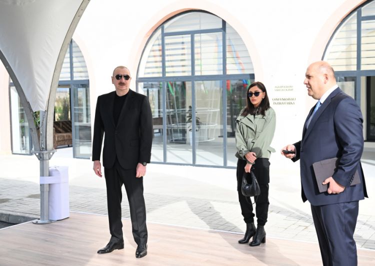 Prezident İlham Əliyev və birinci xanım Mehriban Əliyeva Ağdamın Sarıcalı kəndinin birinci mərhələsinin açılışında iştirak ediblər<font color=red> - FOTOLAR</font>