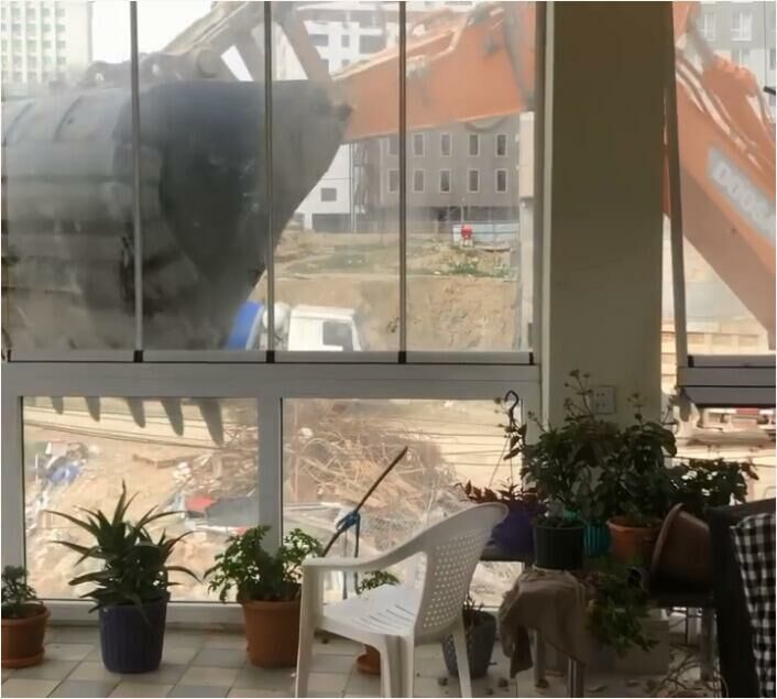 Yasamalda yaşayış olan evi sökən tikinti şirkətinin rəhbəri saxlanılıb