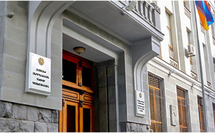 Ermənistanda prokurorluq keçmiş baş qərargah rəisindən 11 milyon dollar ödəməyi tələb edir