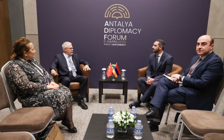 Türkiyə və Ermənistan nümayəndələri Antalyada münasibətlərin normallaşmasını müzakirə ediblər