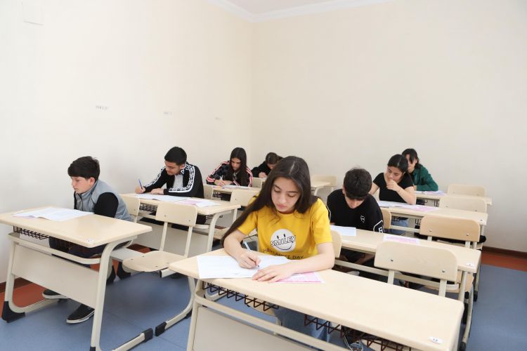 Naxçıvanda 5 minə yaxın şagirdin iştirakı ilə IX  siniflər üçün növbəti buraxılış qiymətləndirmə monitorinqi keçirilib<font color=red> - FOTOLAR</font>