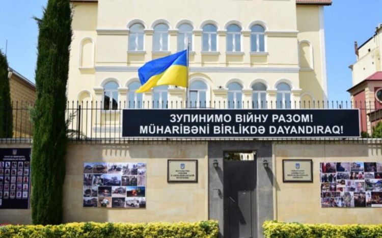 Ukraynanın Azərbaycandakı səfirliyi bayraqlarını endirib