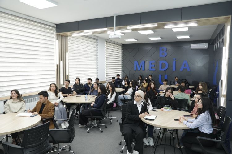Bakı Dövlət Universitetinin “Jurnalistika” fakültəsində təhsil alan tələbələr üçün master-klas təşkil edilib<font color=red> - FOTOLAR</font>