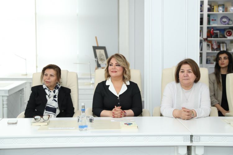 “İlham Əliyev: Qadınlara istiqamətli qlobal təşəbbüslər və gender bərabərliyinin inkişafı (2003-2023)” kitabının təqdimatı olub<font color=red> - FOTOLAR</font>