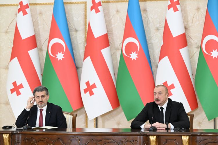 Azərbaycan və Gürcüstan prezidentləri mətbuata bəyanatlarla çıxış ediblər<font color='red'> - YENİLƏNİB 2</font><font color=red> - FOTOLAR</font>