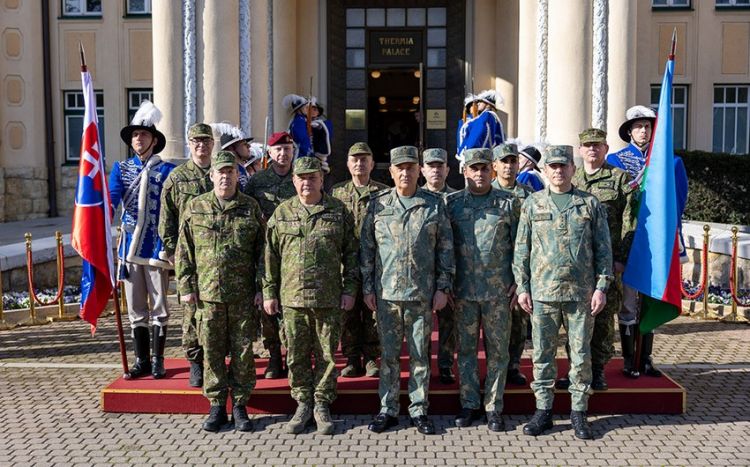 Azərbaycanla Slovakiya arasında hərbi sahələrdə əməkdaşlıq müzakirə edilib