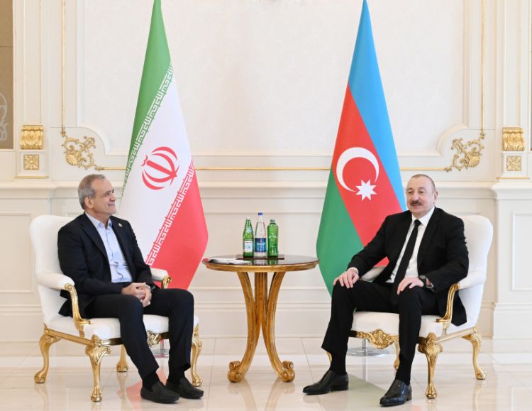 Azərbaycan və İran prezidentləri mətbuata birgə bəyanatlarla çıxış ediblər<font color='red'> - YENİLƏNİB</font><font color=red> - FOTOLAR</font>