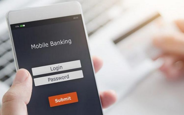 Azərbaycanda mobil bankçılıq əməliyyatlarının ümumi məbləği 7 %-dən çox azalıb