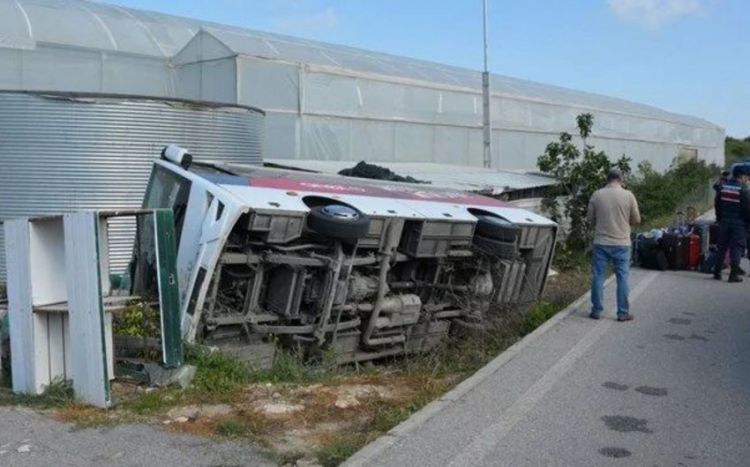 Türkiyədə rusiyalı turistləri daşıyan avtobus qəzaya uğrayıb, 18 nəfər xəsarət alıb
