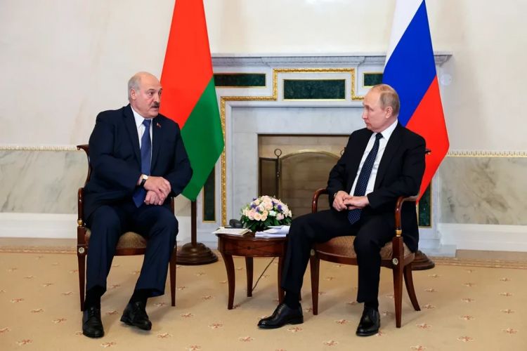 Lukaşenko və Putin arasında dörd saat davam edən danışıqlar başa çatıb