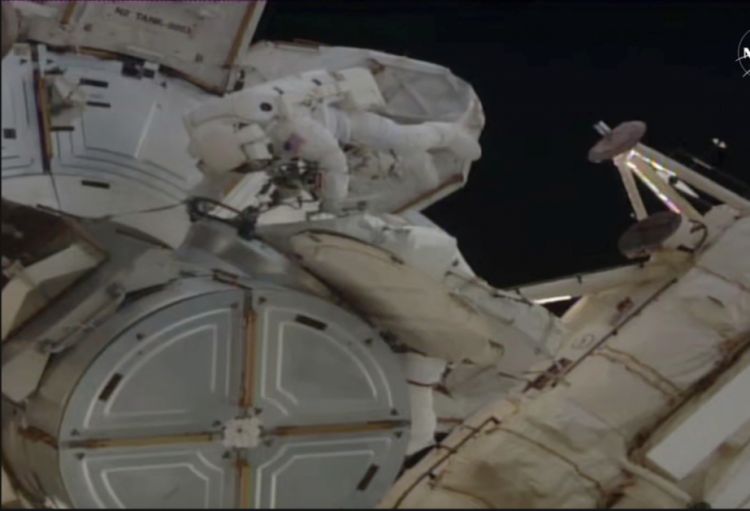 NASA astronavtları açıq kosmosa çıxıblar