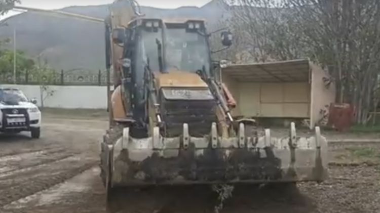 Naxçıvanda güclü yağış nəticəsində avtomobil yollarında məhdudiyyət yaranıb<font color=red> - VİDEO</font>