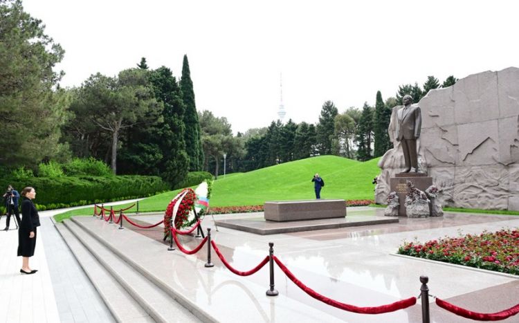 Mərakeş Krallığının şahzadəsi Fəxri və Şəhidlər xiyabanlarını ziyarət edib