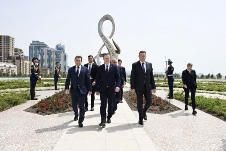 Aleksandr Turçin Zəfər parkını ziyarət edib<font color=red> - FOTOLAR</font>