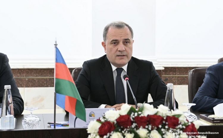 Ceyhun Bayramov iraqlı həmkarını Ermənistanla normallaşma prosesi barədə məlumatlandırıb