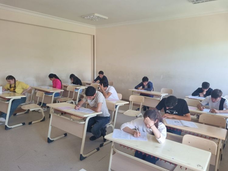 Naxçıvanda 3  minə yaxın şagirdin iştirakı ilə Xl  siniflər üçün blok qiymətləndirmə monitorinqi keçirilib<font color=red> - FOTOLAR</font>