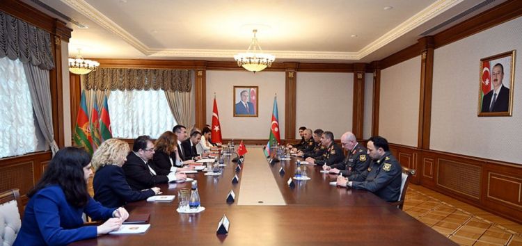Azərbaycan müdafiə naziri Türkiyə Milli Təhlükəsizlik Şurasının Baş katibi ilə görüşüb<font color=red> - FOTOLAR</font>