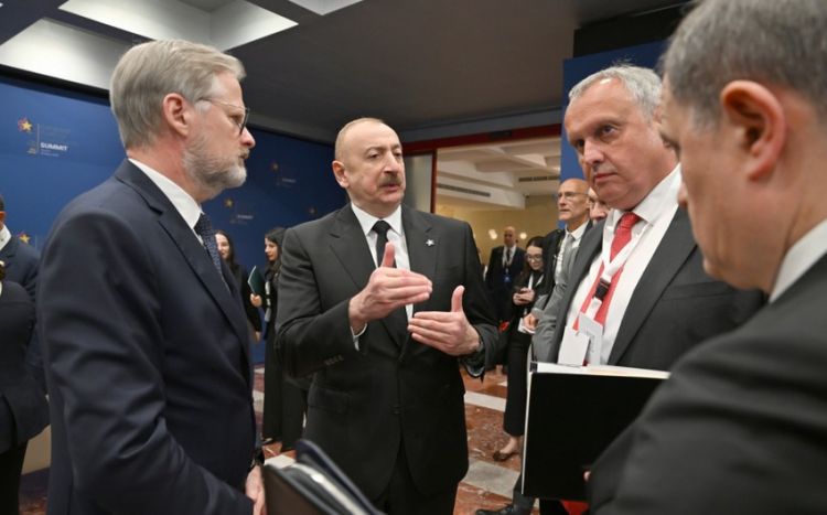 İlham Əliyevin Tiranada Çexiyanın Baş naziri ilə görüşü olub