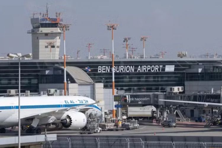 Husilər Ben-Qurion hava limanına raket zərbələri endirib