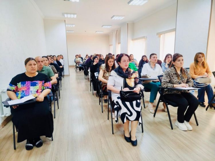 Naxçıvanda Ailə Sağlamlıq mərkəzlərinin tibb heyəti üçün maarifləndirici təlim keçirilib<font color=red> - FOTOLAR</font>