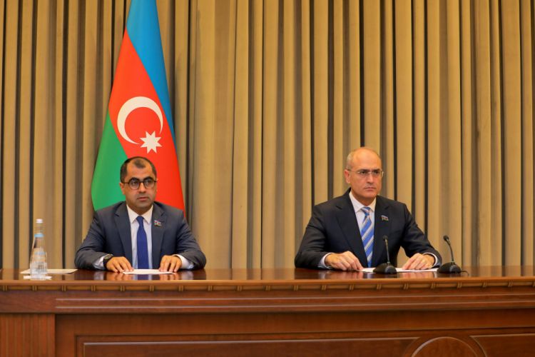 Ali Məclisin növbəti plenar iclası keçirilib<font color=red> - FOTOLAR</font>