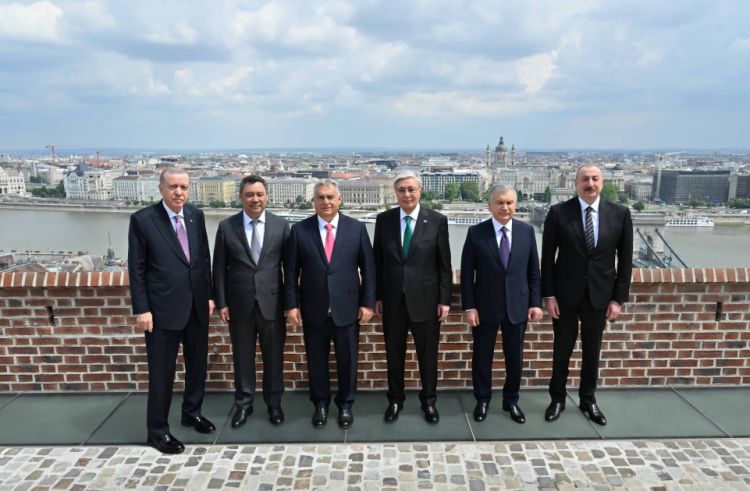 Budapeştdə Türk Dövlətləri Təşkilatının dövlət və hökumət başçılarının şərəfinə rəsmi lanç verilib<font color=red> - FOTOLAR</font>