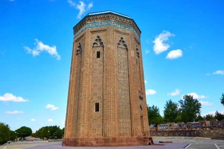 Naxçıvanda Möminə xatun türbəsi bərpa olunacaq<font color='red'> - SƏRƏNCAM</font>